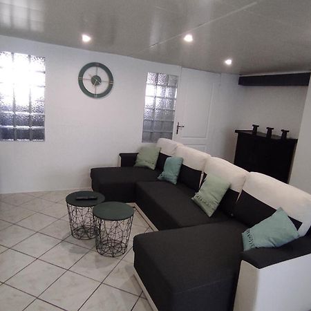 Logement Atypique Au Coeur De Cholet Luaran gambar